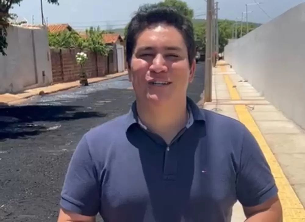 Guilherme Bonfim celebra início da obra de pavimentação asfáltica em Brumado