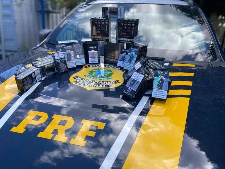 PRF apreende 60 cigarros eletrônicos proibidos em ônibus na BR-116, em Jequié