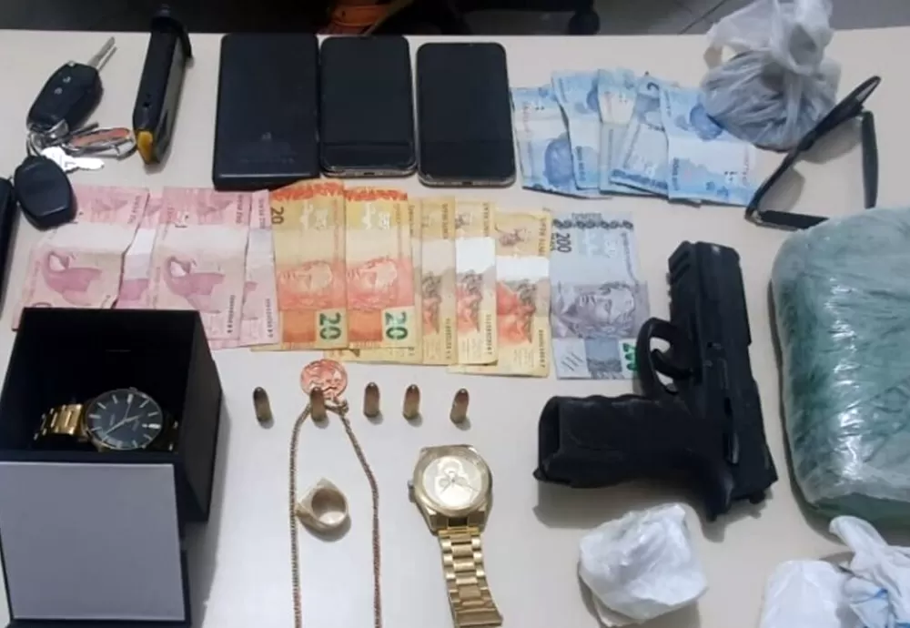 PM apreende pistola, drogas e munições em Correntina