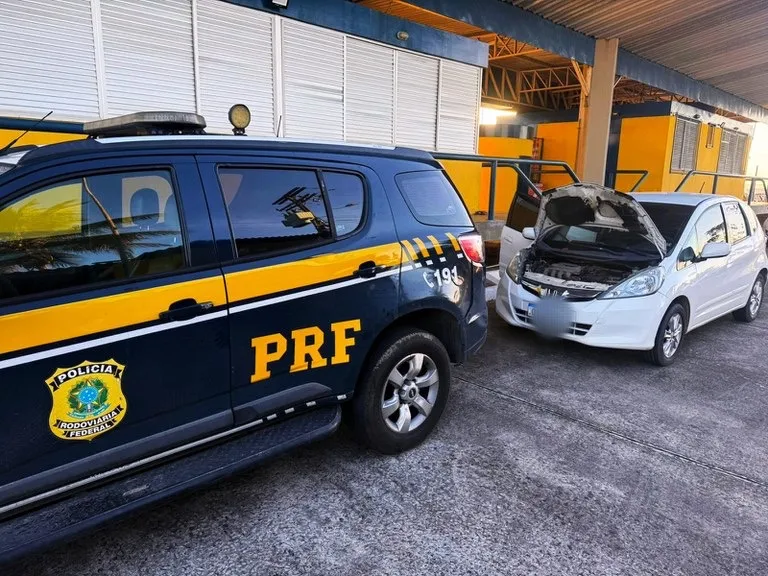Homem é preso pela PRF trafegando com carro roubado comprado pelo valor de R$ 28 mil