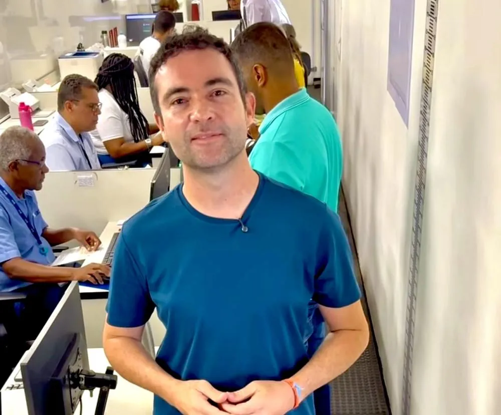 Prefeito Fabrício Abrantes acompanha início dos atendimentos do SAC Móvel em Brumado