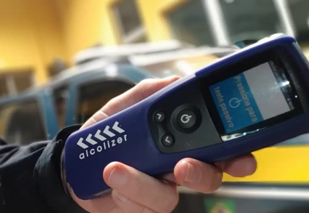 Motociclista é parado em abordagem da PRF, avisa que está bêbado e acaba preso na BR 116