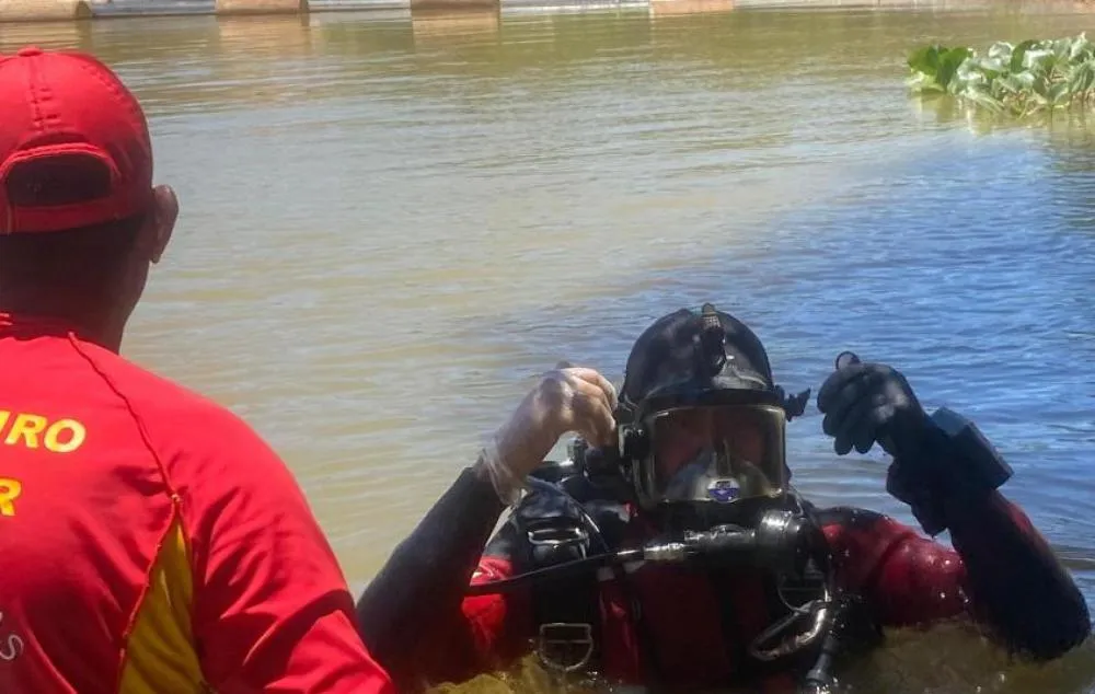 Bombeiros do 17º e 20º BBM resgatam corpo na Serra do Ramalho