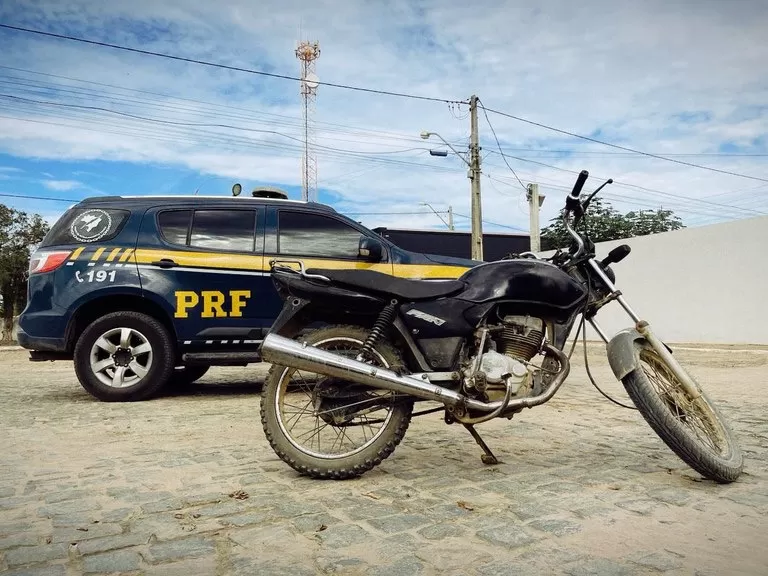 Motocicleta roubada é recuperada em fiscalização da PRF na BR 116