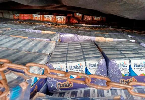 PRF apreende carga de produtos alimentícios avaliada em cerca de R$ 400 mil