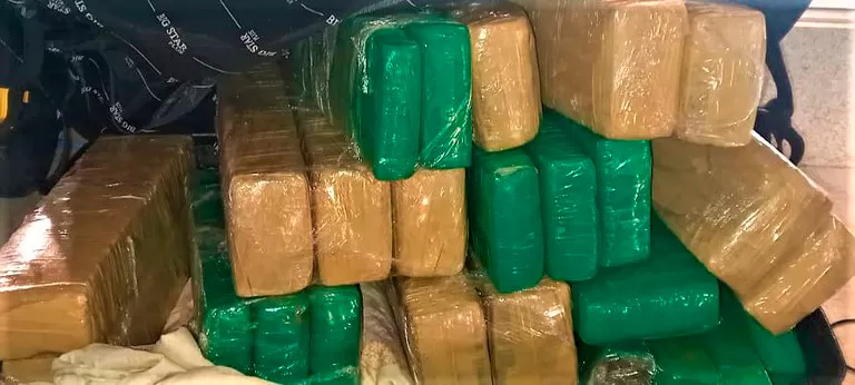 Mulher é presa em Vitória da Conquista transportando maconha dentro de ônibus