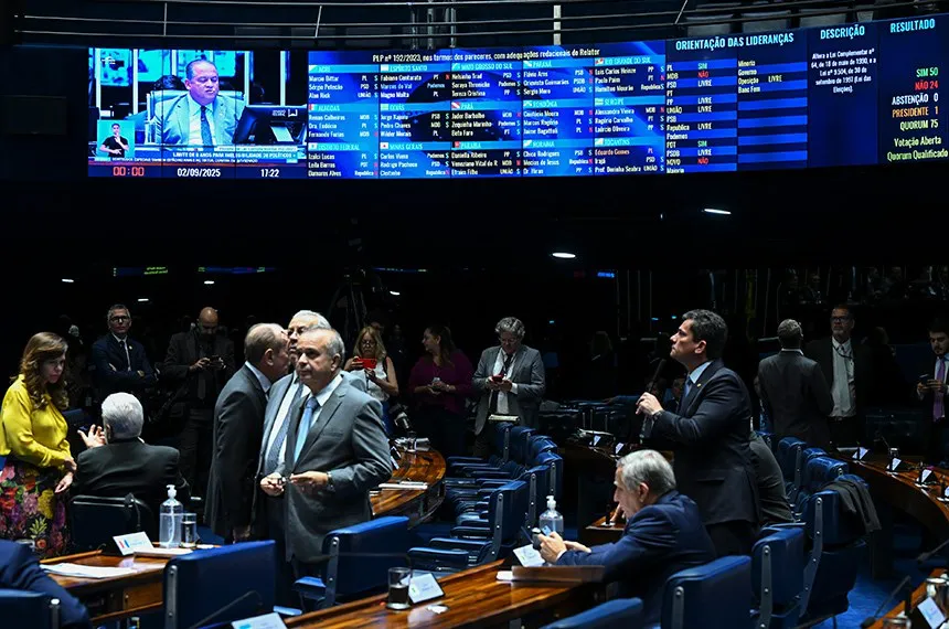 Senado aprova mudanças que reduzem alcance da Lei da Ficha Limpa