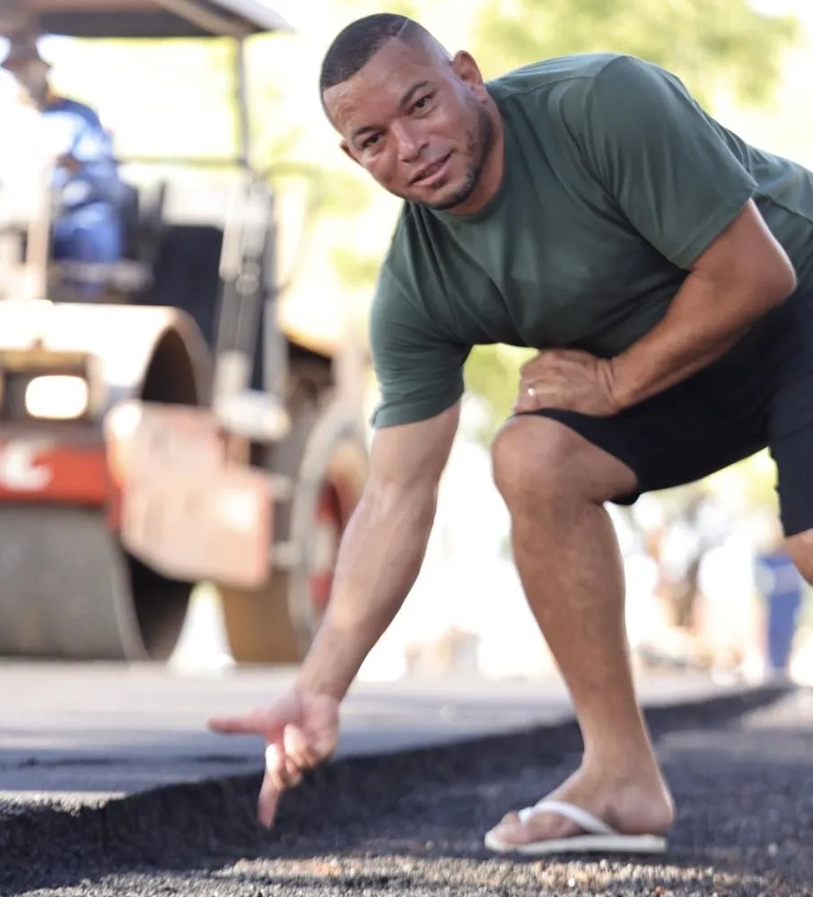 Vereador Harley Lopes comemora pavimentação da Rua Nazaré, no Bairro Dr. Juracy