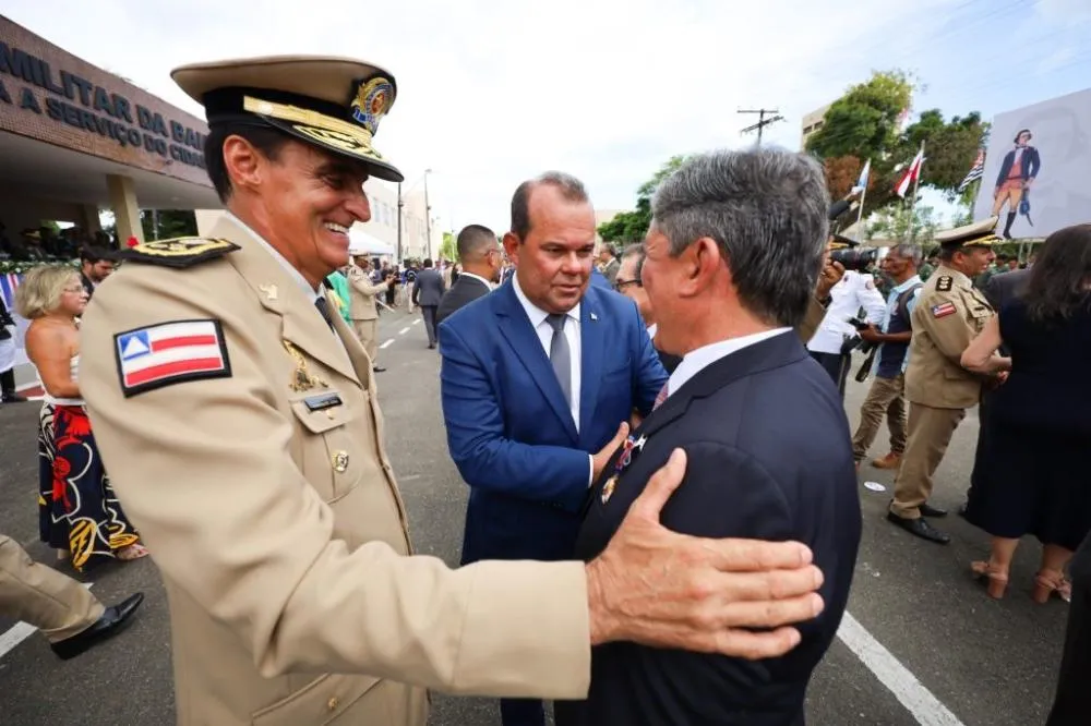 Conselheiro do TCE-BA, Brumadense João Bonfim é condecorado com a Medalha do Mérito Policial-Militar pela PM-BA