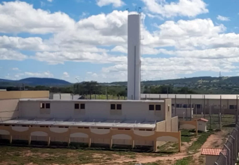 Presos da cadeia pública de Bom Jesus da Lapa são transferidos para Conjunto Penal de Brumado
