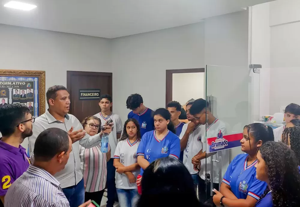 Câmara de Brumado recebe visita de estudantes do Colégio Estadual Getúlio Vargas