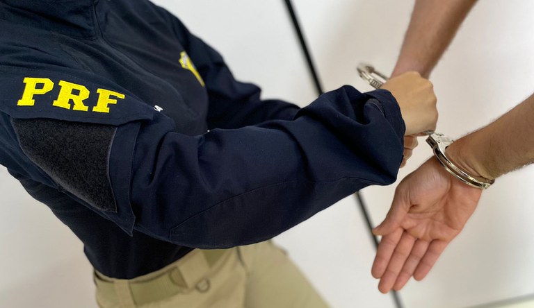 PRF prende integrante da facção criminosa comando vermelho em Jequié (BA)