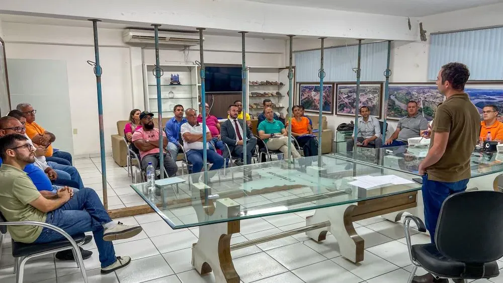 Prefeito Fabrício Abrantes se reúne com comissão para alinhar projeto do Novo Mercado Municipal de Brumado