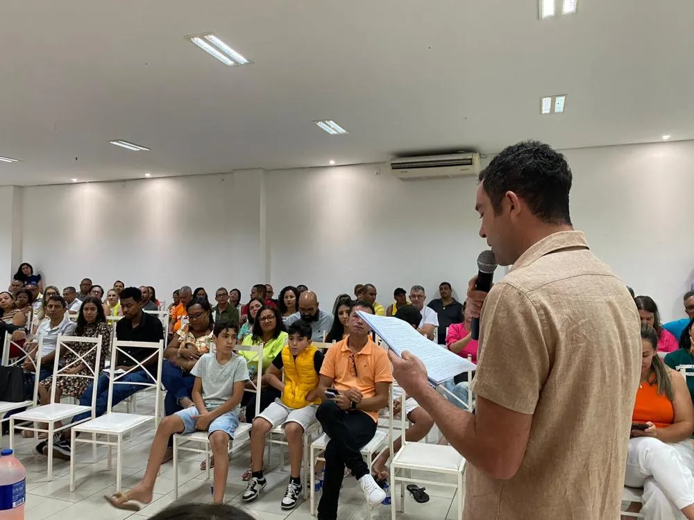 Fabrício Abrantes destaca compromisso de educadores, oficineiros e comunidade escolar de Brumado e anuncia plano de transformação educacional