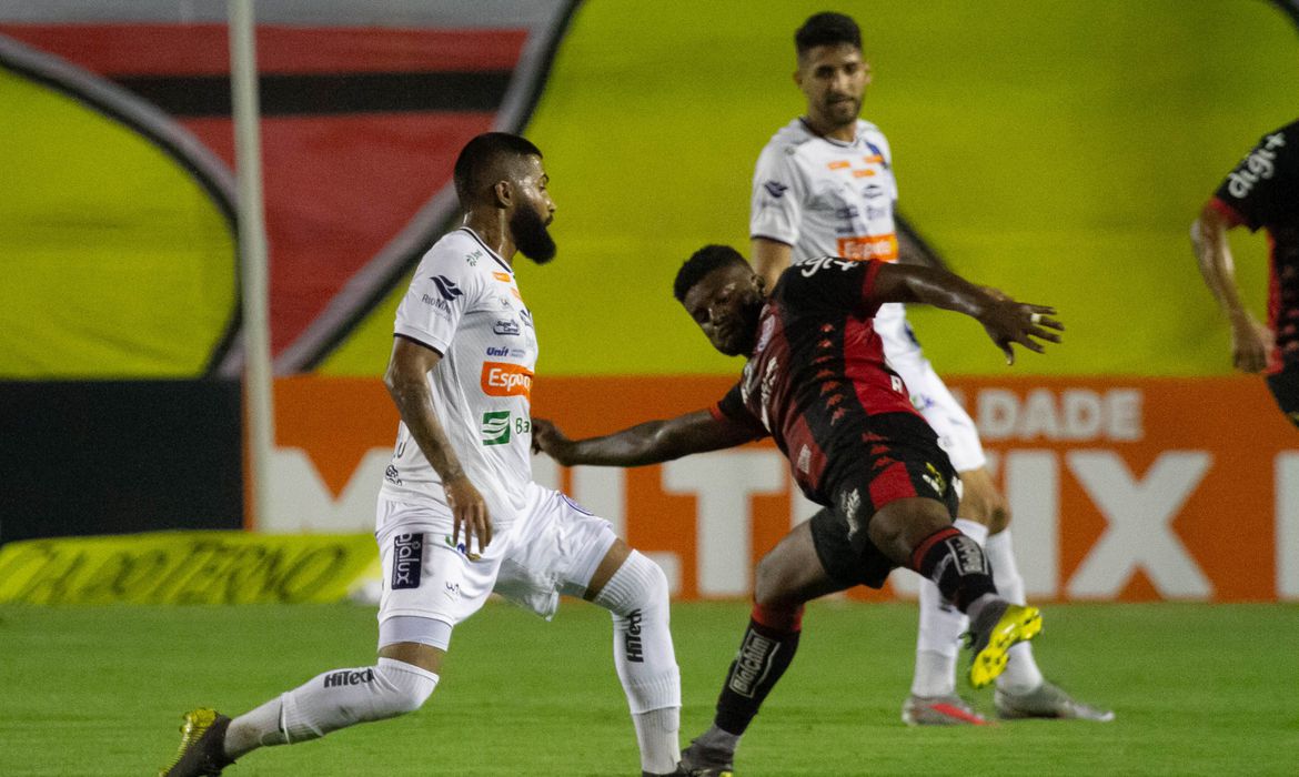 Confiança supera Vitória por 3 a 2 na Série B