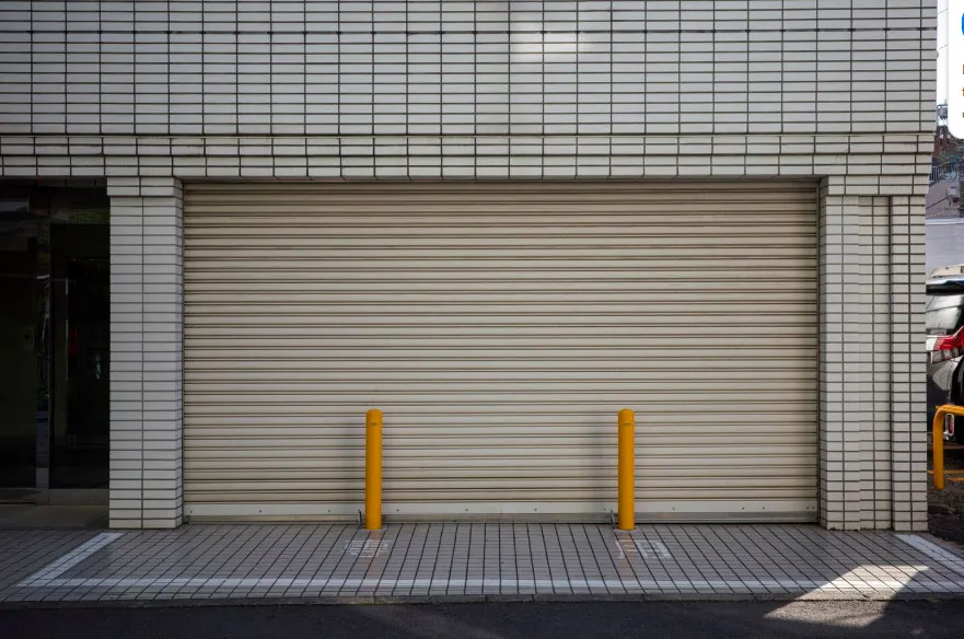 Como modernizar o fechamento de comércios e residências sem perder segurança