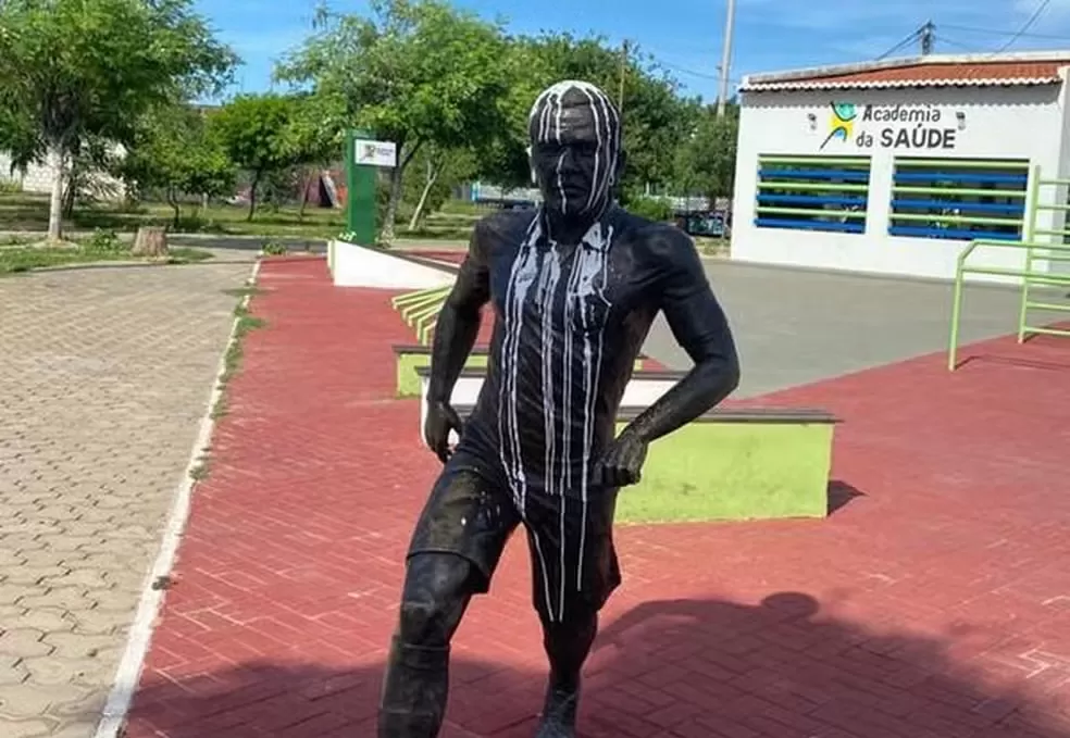 MP recomenda retirada de estátua de Daniel Alves em Juazeiro