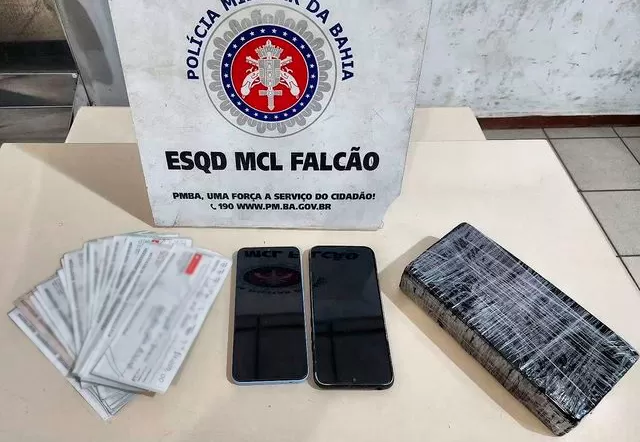 Operação policial em Vitória da Conquista resulta na detenção de traficante com cocaína e R$131.700 em cheques