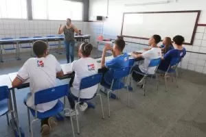 Jerônimo encaminha à Alba projetos de lei para pagar precatórios da Educação