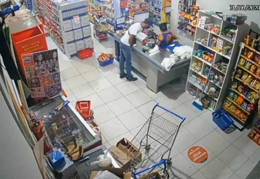 Assaltante armado rouba supermercado em Brumado