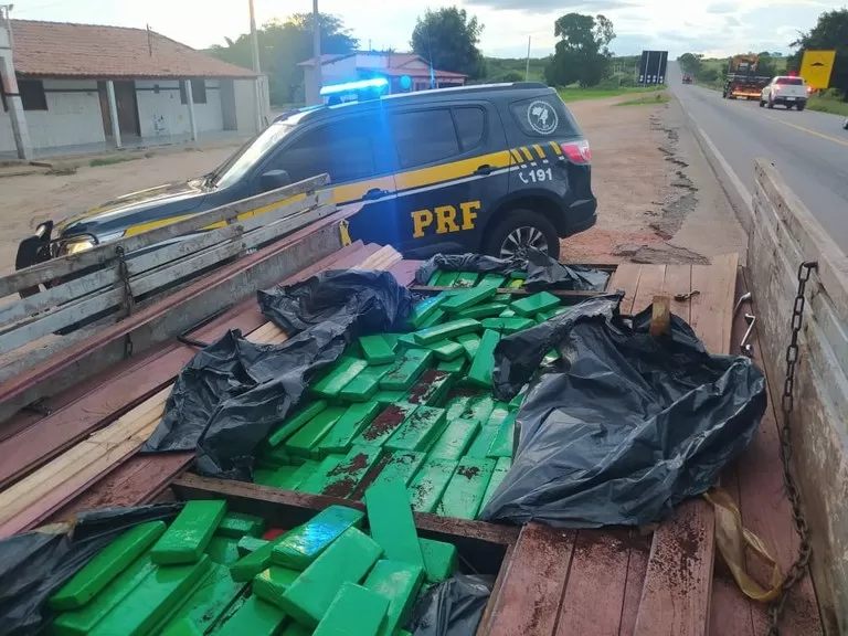 Brumado: PRF apreende quase meia tonelada de maconha e causa prejuízo de mais de R$ 1 milhão ao crime organizado