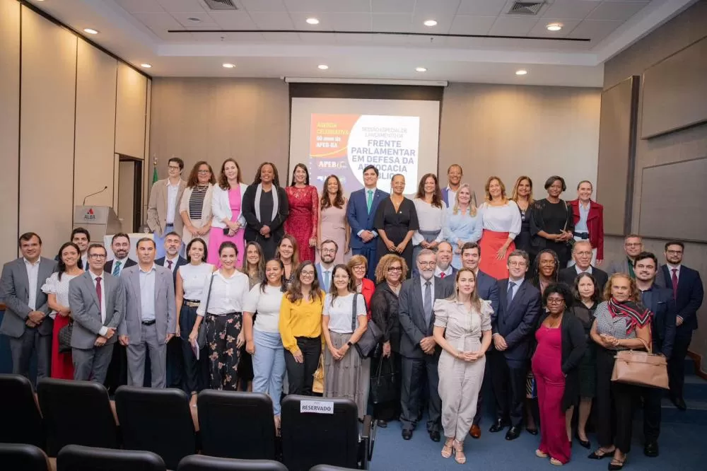 Deputada Ivana Bastos é homenageada em Sessão Especial de Lançamento da Frente Parlamentar em Defesa da Advocacia Pública 