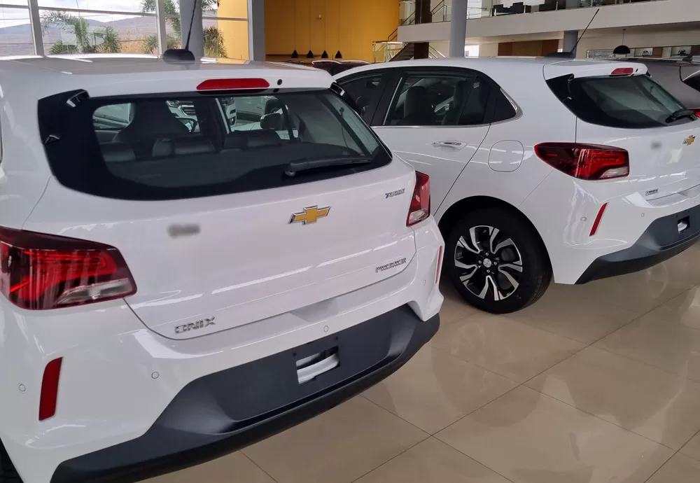 Montadoras paralisam produção e dão férias coletivas aos funcionários