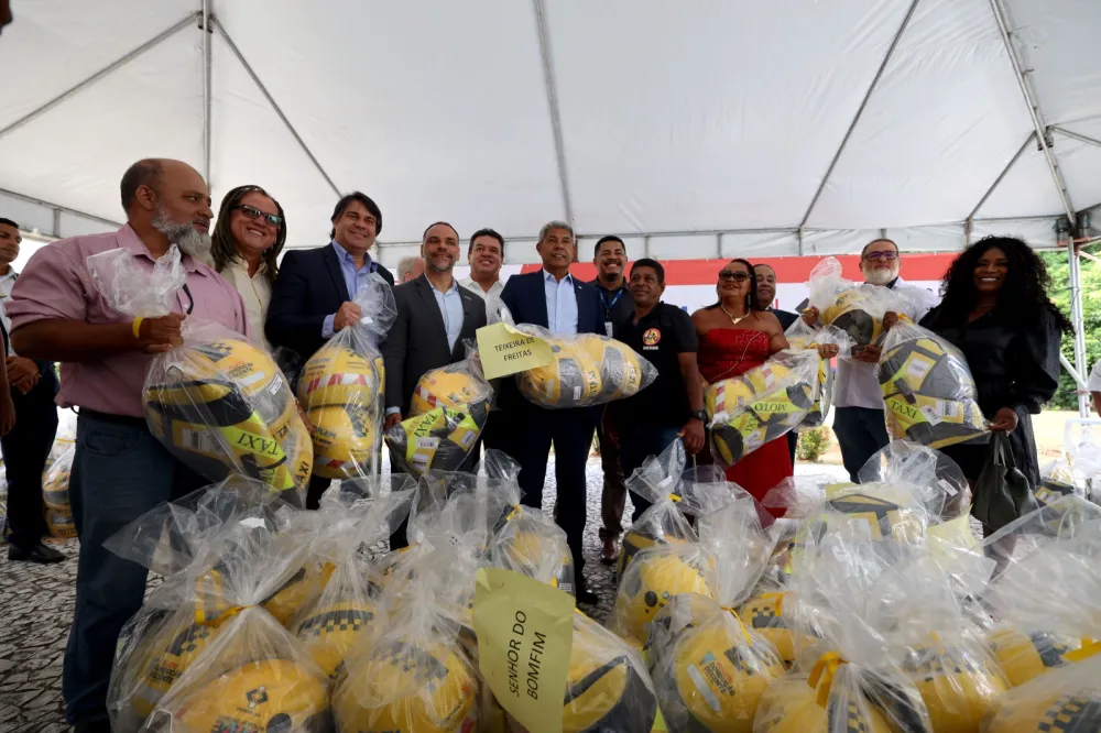 Estado entrega mais de 200 certificados, kits de proteção e bags para mototaxistas e motofretistas da Bahia