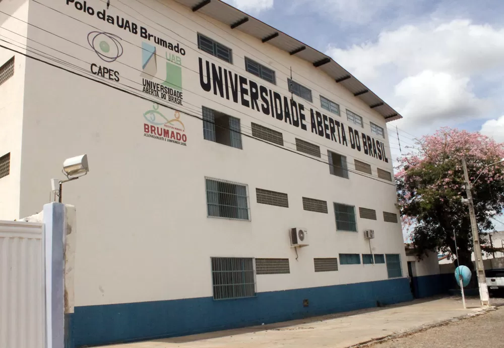 Adolescente é levada à delegacia suspeita de ameaçar diretora de escola em Brumado