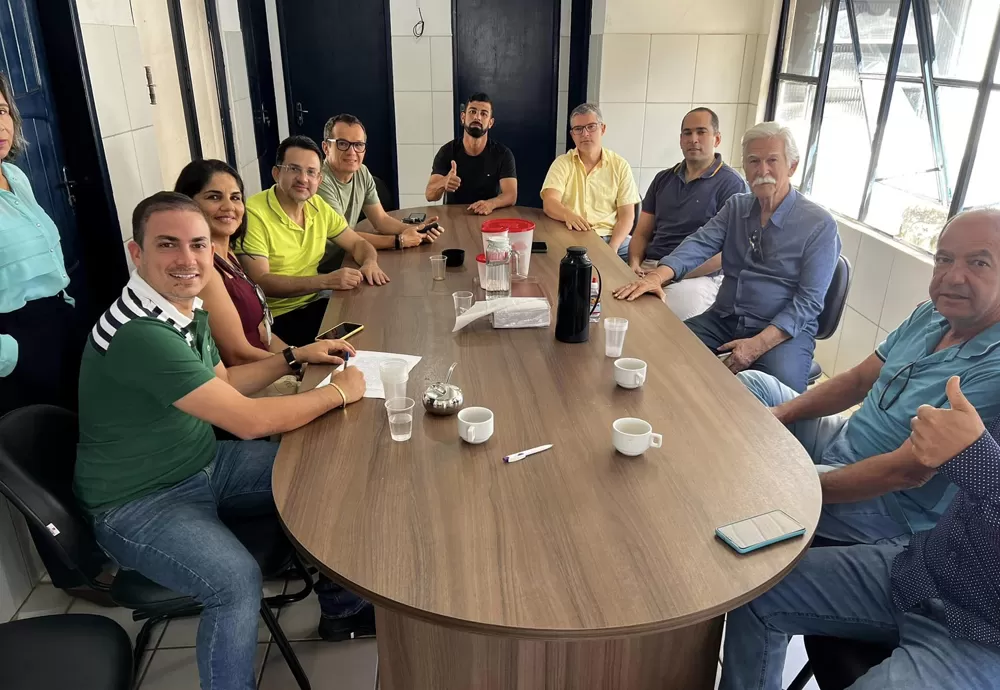 Phellipe Brito, prefeito de Ituaçu, assume a presidência do Consórcio de Saúde de Brumado