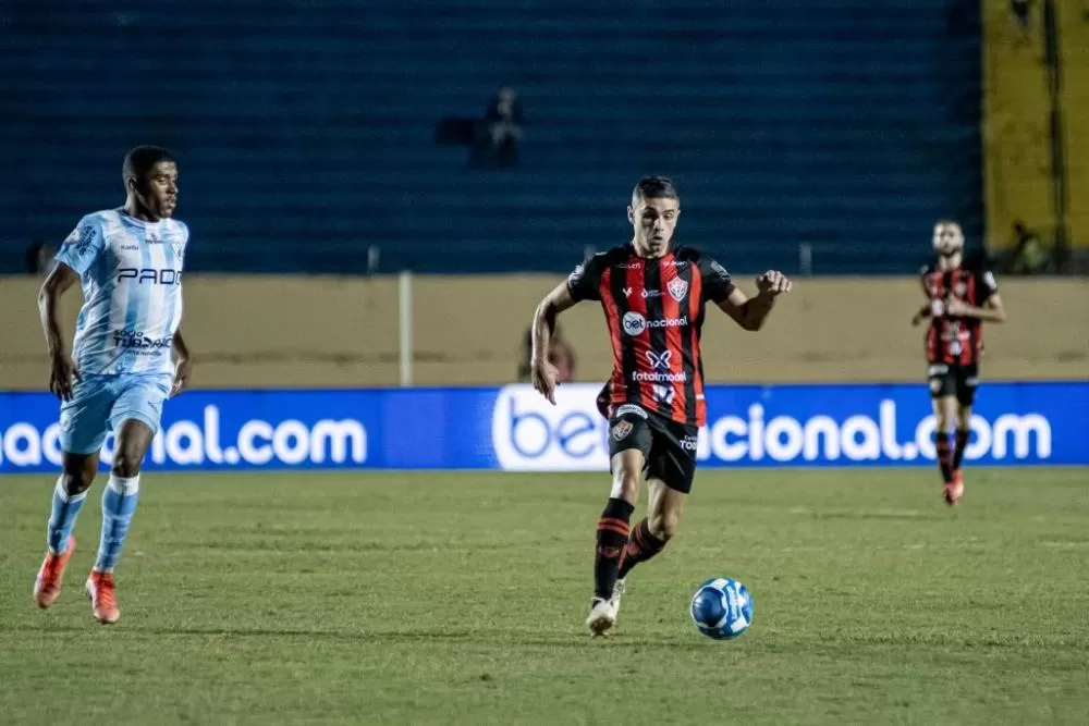 Sem inspiração, Vitória sofre dois gols de bola parada em Londrina