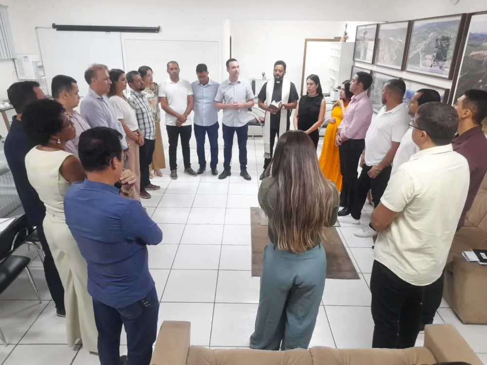 Brumado: Prefeito Fabrício Abrantes inicia gestão com bênção ecumênica e visitas aos servidores e hospital