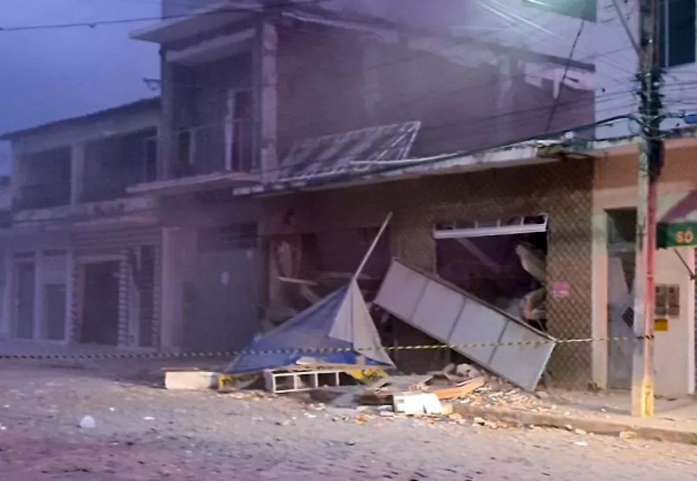 Tanhaçu: Mãe, pai, filha de 5 anos e padeiro são as vítimas do desabamento de prédio