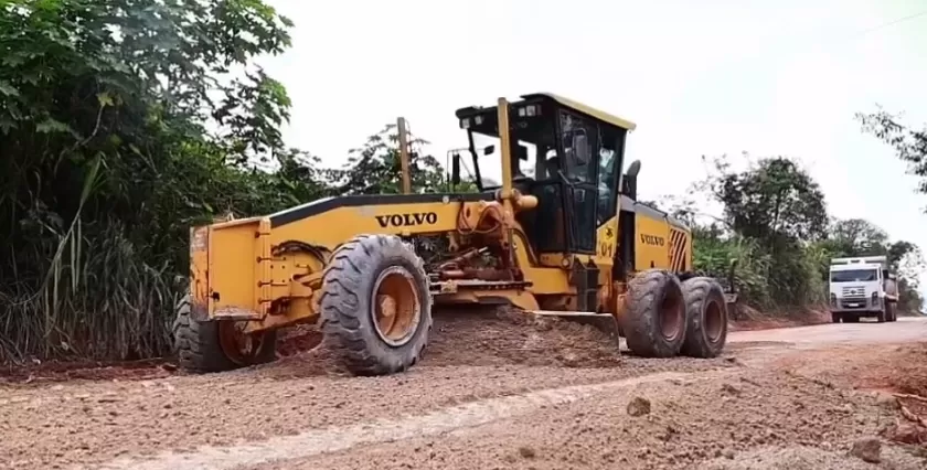 Iniciada a pavimentação asfáltica no trecho Barra da Estiva - Povoado de Placa