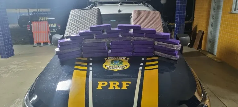 PRF apreende 25 kg de maconha em ônibus interestadual na BR-116, em Vitória da Conquista