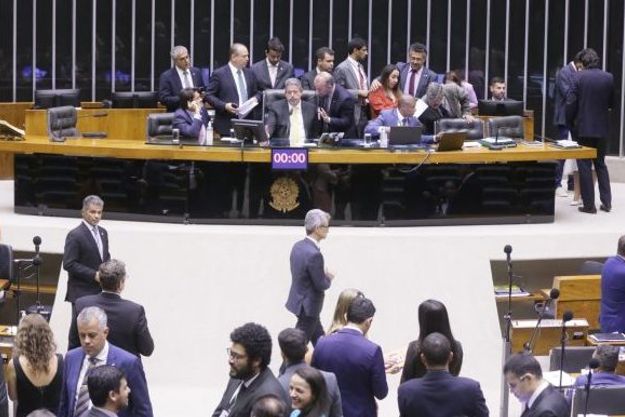 Câmara dos Deputados aprova projeto que aumenta penas para crimes sexuais contra crianças