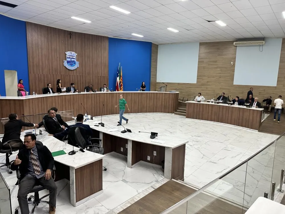 Câmara de Vereadores de Brumado aprova LOA 2025 com remanejamento total para novo prefeito