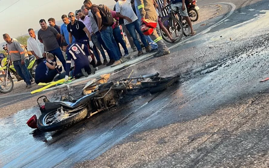 Colisão entre motocicleta e caçamba na BA-262 deixa motociclista gravemente ferido em Brumado