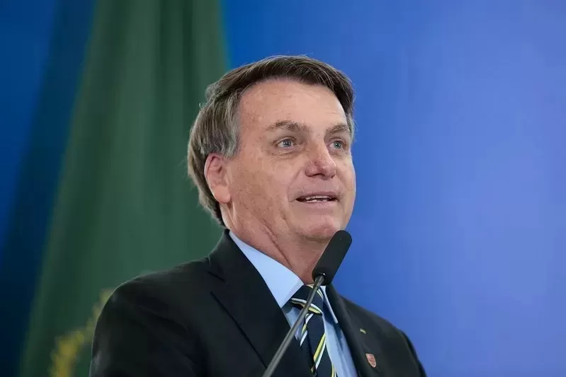 Bolsonaro silencia sobre joias ao depor à PF