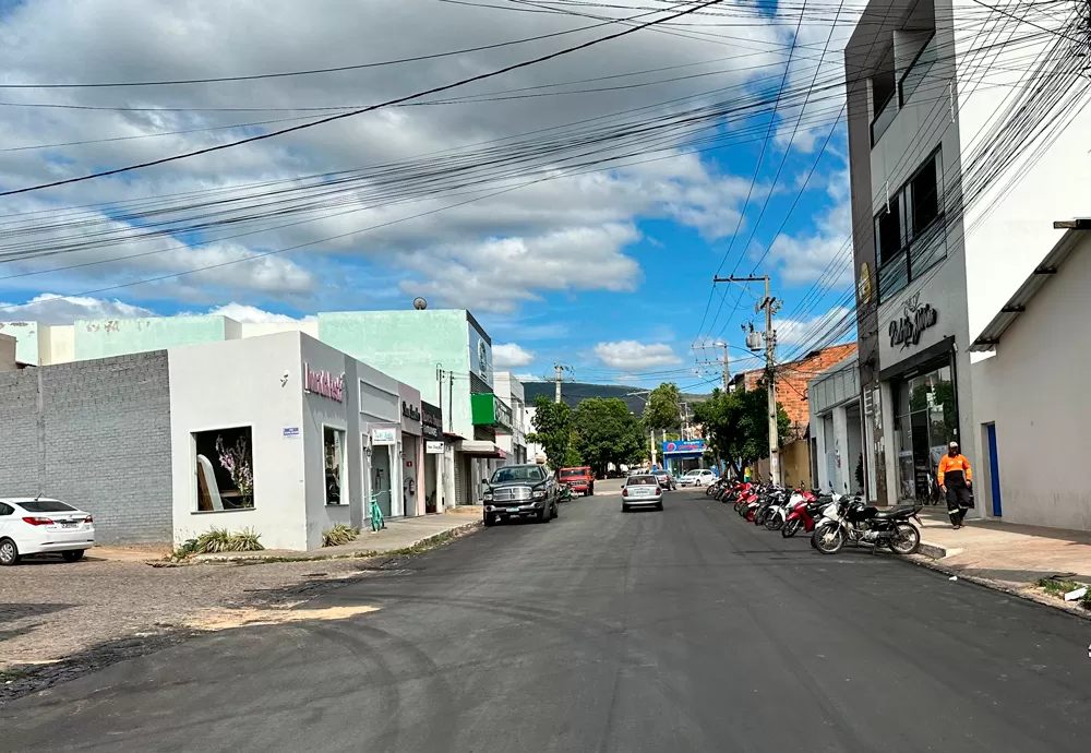 Brumado: Guilherme Bonfim celebra retorno das obras de asfaltamento nos Bairros São José, Santa Tereza e Centro
