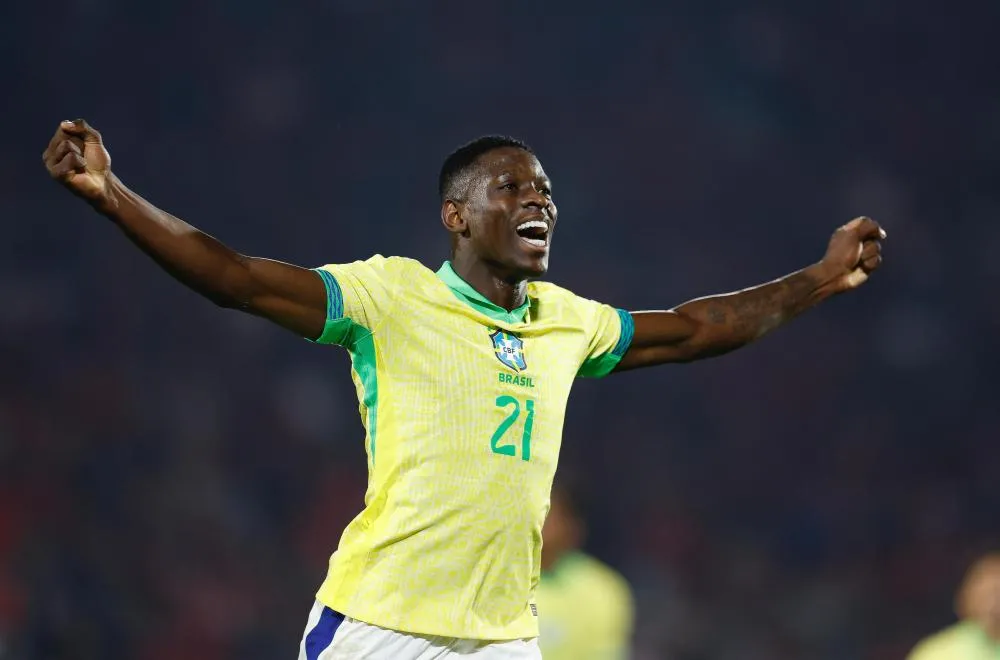 De virada, Brasil vence Chile por 2 a 1