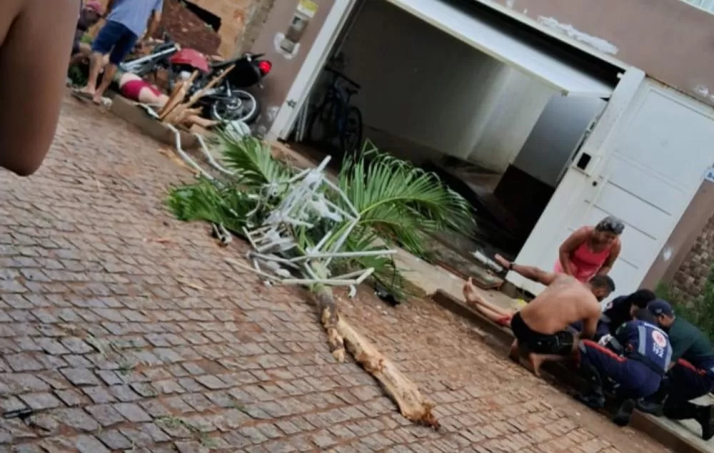 Brumado: Grave acidente na Avenida Horácio José dos Santos deixa duas mulheres feridas