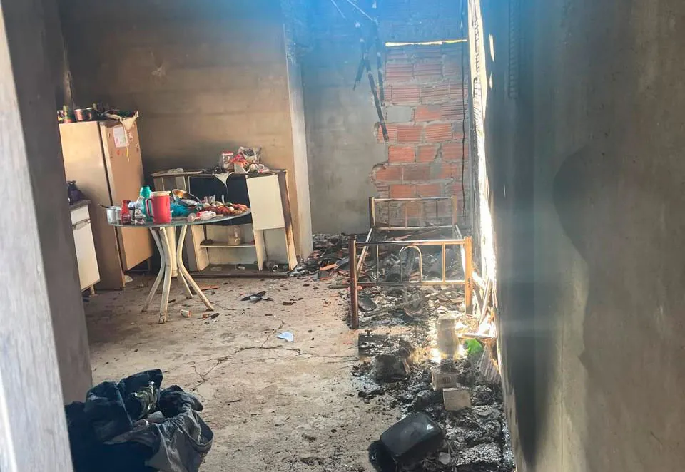 Homem é preso por violência doméstica em Cordeiros após incendiar casa da ex-companheira