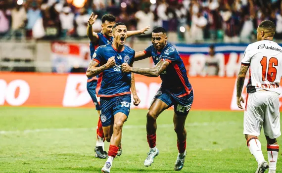 Na Fonte Nova lotada, Bahia bate o Vitória por 2 a 0 no último clássico do ano