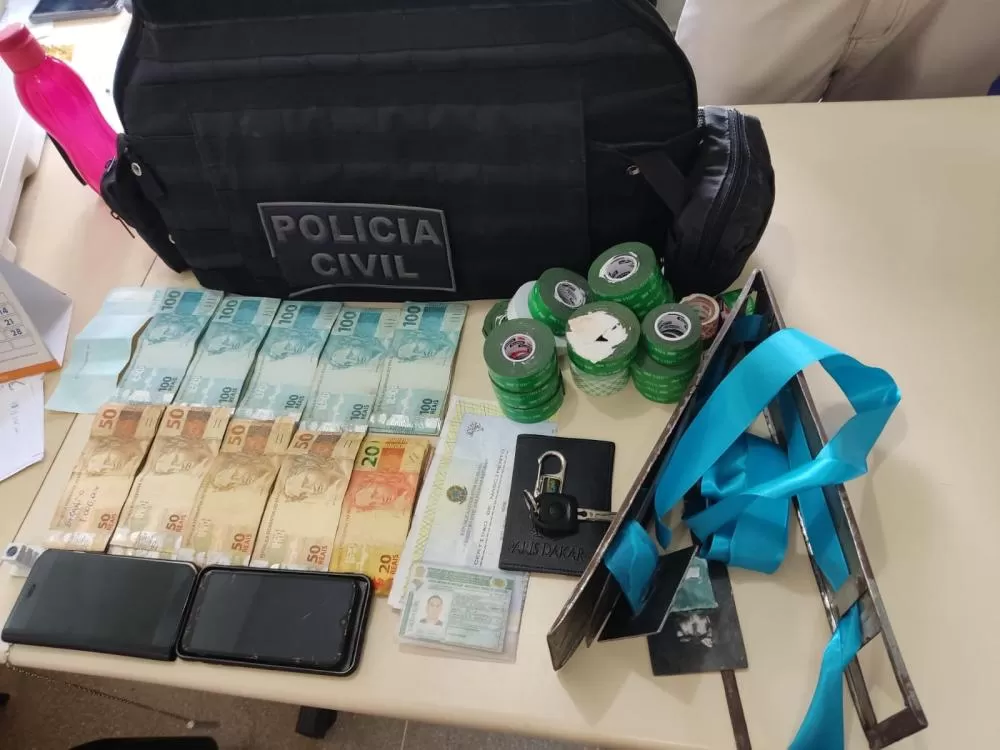 Dupla apontada por furtar envelopes de caixas eletrônicos em Brumado é presa