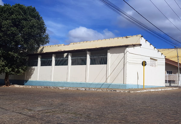 Brumado: antiga Escola Rotary é demolida para construção de praça