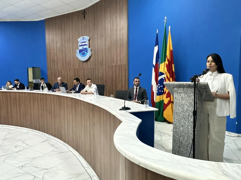 Primeira-dama de Brumado, Abiara Dias, destaca ações pelo Mês da Mulher na Câmara de Vereadores