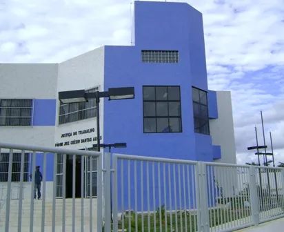 Conquista: Atendente de fast-food será indenizado após ameaças e ofensas homofóbicas sobre 'homem de verdade'