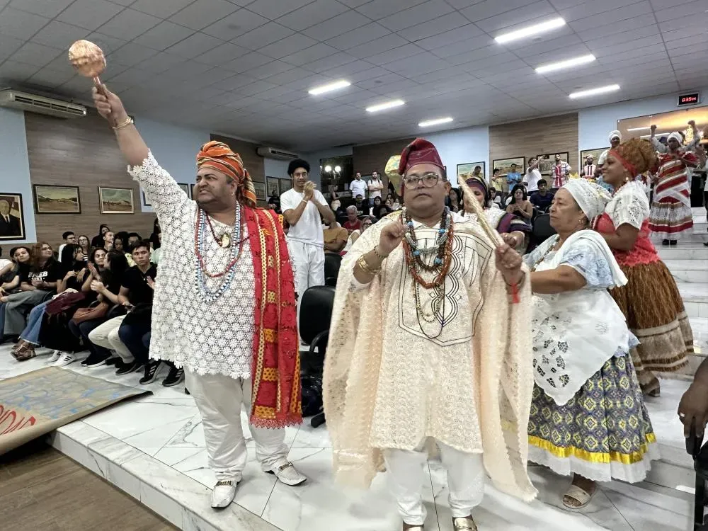 Prefeito Fabrício Abrantes sanciona lei que institui o Dia Municipal das Religiões de Matrizes Africanas, Tradições e Nações do Candomblé em Brumado