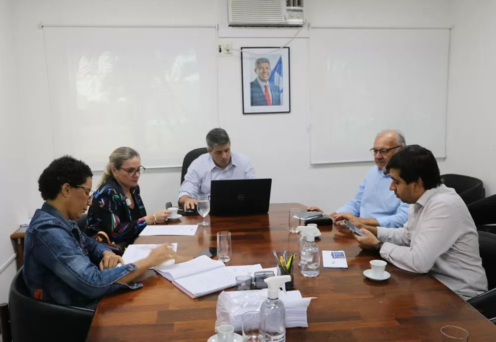 Ivana Bastos e prefeitos de Urandi e Iraquara buscam mais acesso água para comunidades